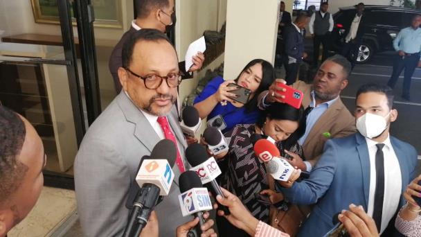 Poder Ejecutivo conformará una comisión para estudiar leyes sobre libertad expresión