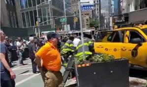Taxi se estrella contra edificio en Nueva York y deja seis heridos