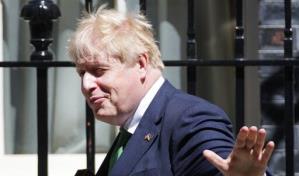 Boris Johnson cae forzado por los suyos