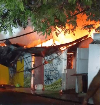 Fuego destruye cinco casas, una tienda y un colmado en Moca