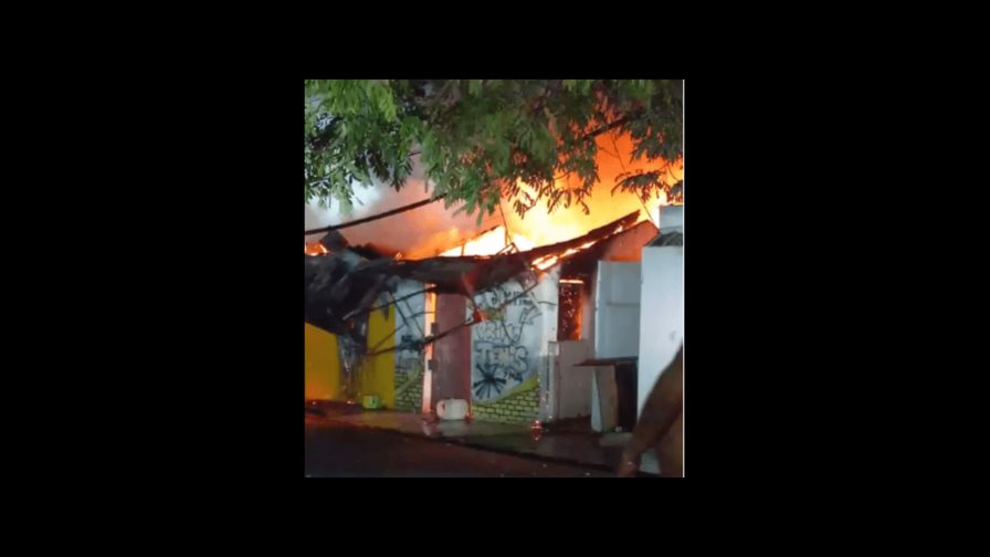 Fuego destruye cinco casas, una tienda y un colmado en Moca