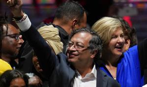 Una Colombia dividida empieza la transici&oacute;n a su primer gobierno de izquierda