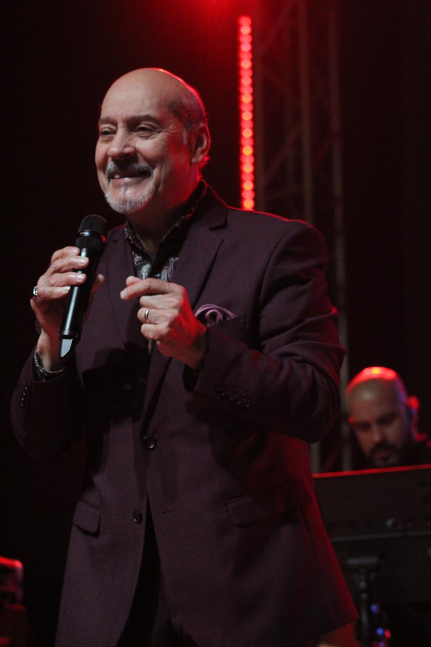 Ray de la Paz interpretó sus éxitos.