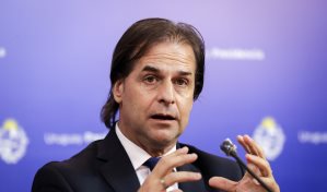 El presidente de Uruguay intentará "algún encuentro" con Gustavo Petro