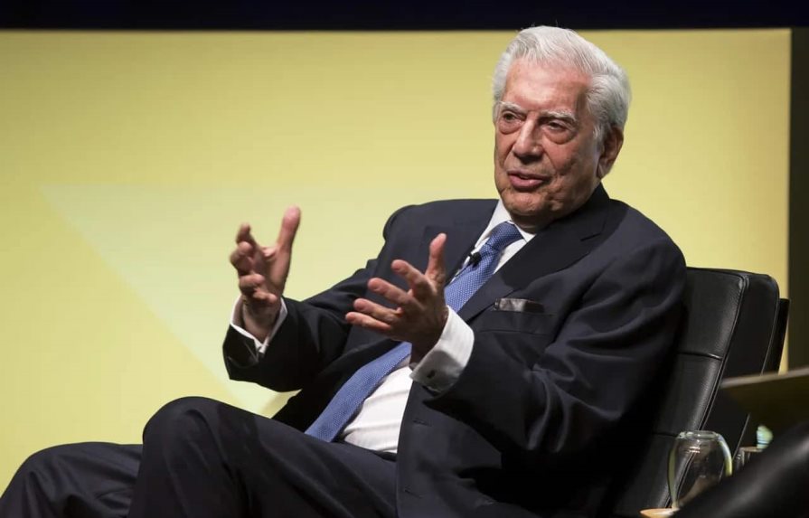 Vargas Llosa espera que la victoria de Petro sea “un accidente enmendable”