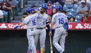 Reales vencen a Angelinos con tres cuadrangulares