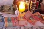 Mujer le entrega más de dos millones de pesos a “brujos” para que se lo multipliquen Mujer le entrega más de dos millones de pesos a “brujos” para que se lo multipliquen