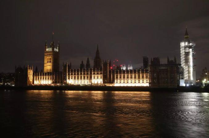 Reino Unido prohíbe la entrada al Parlamento al embajador ruso en Londres
