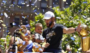 Campeones de Golden State Warriors celebran su 4to título en ocho temporadas
