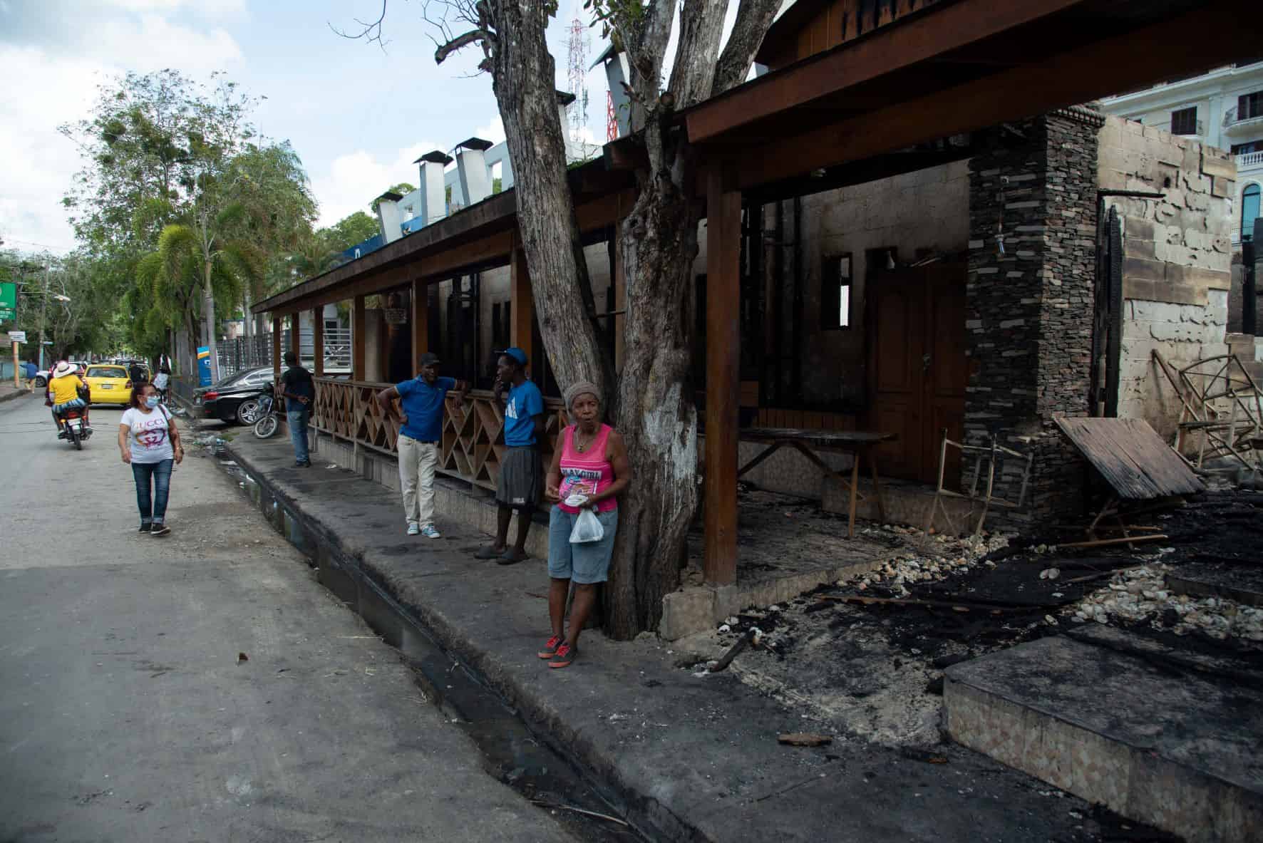 Es primera vez que ocurre un incendio de esa magnitud en esa zona de Boca Chica, dijeron residentes