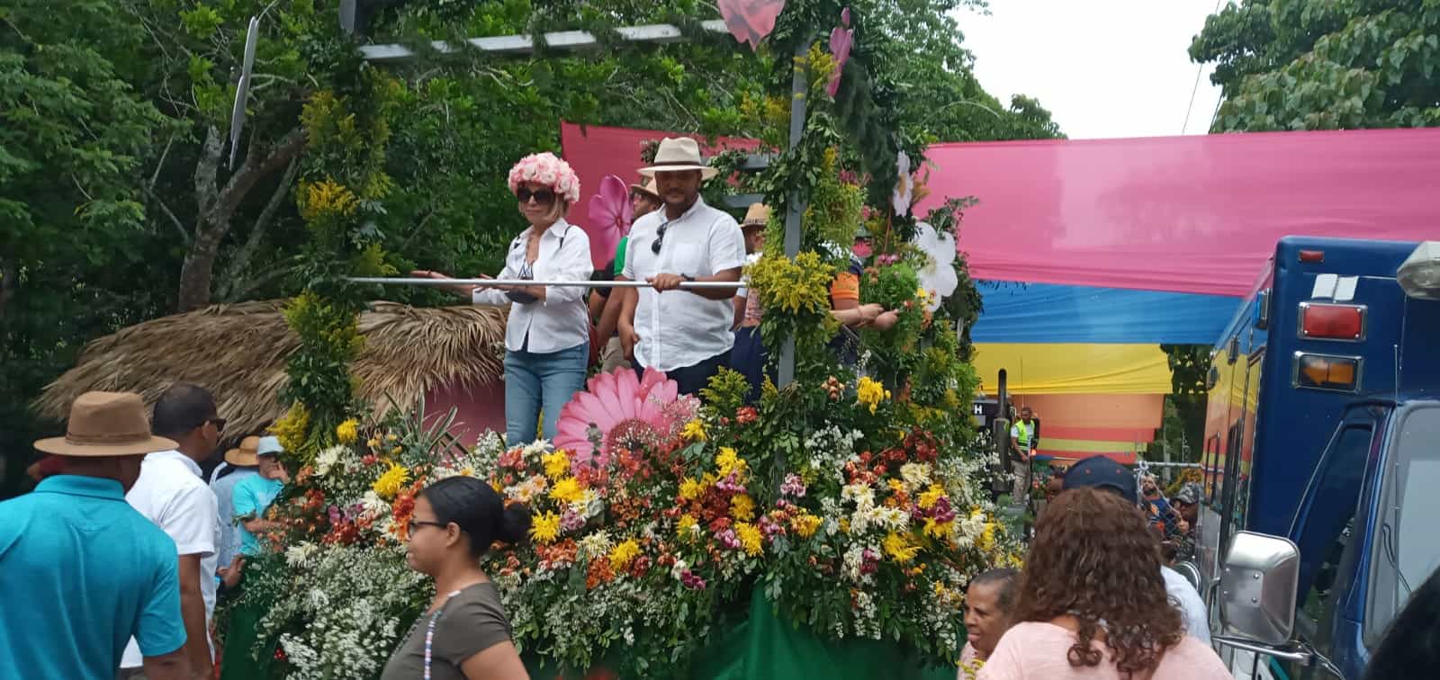 Una de las carrozas que desfilaron.