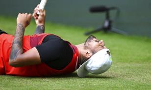 Medvedev y Tsitsipas avanzan en Mallorca y Nick Kyrgios se retira