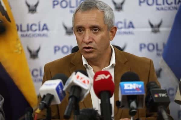 Ministro denuncia desaparición de 18 policías e incendio de unidad policial