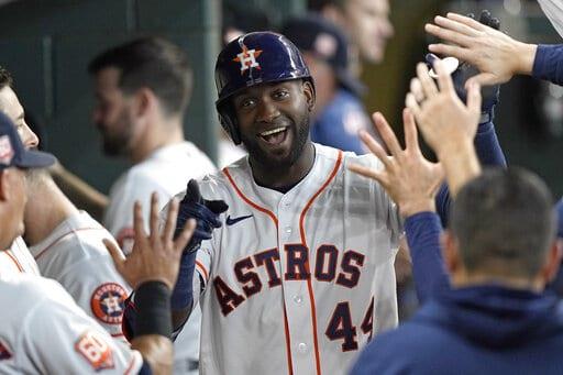 Álvarez sacude 2 vuelacercas y los Astros barren a Mets