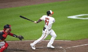 Hays batea el ciclo, Orioles aplastan a Nacionales