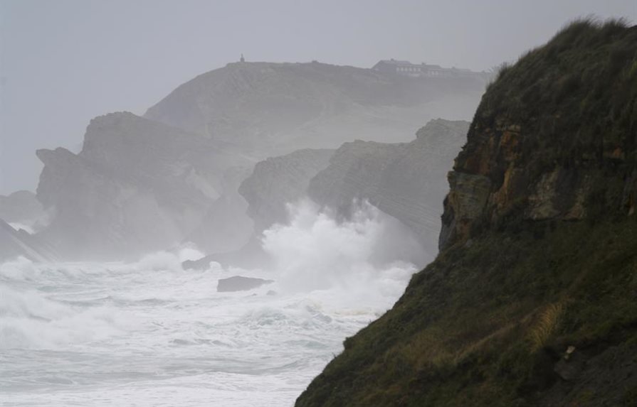 Aumento del mar por el cambio climático afecta al oleaje, según estudio