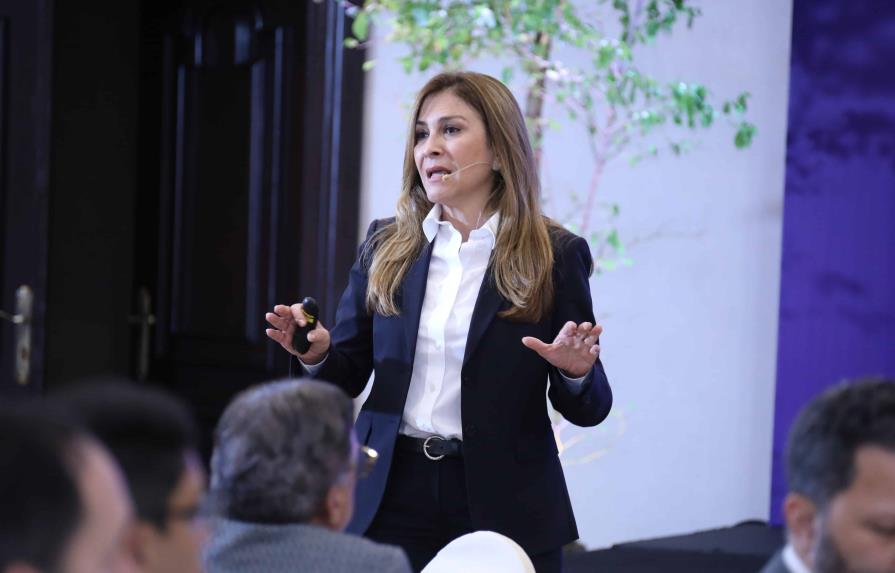 Carolina Mejía presenta avances de su gestión a empresarios