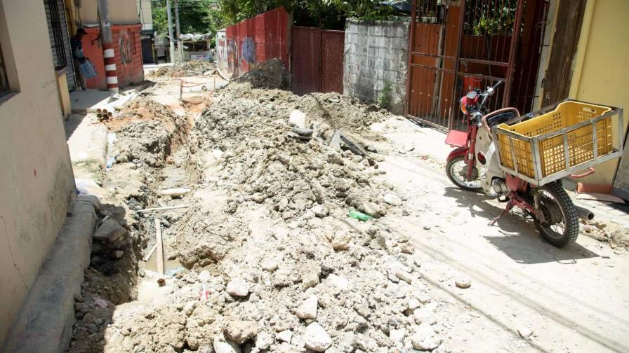 La construcción del Metro afecta escuela Las Mercedes en el barrio Enriquillo