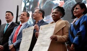 Petro recibe las credenciales como presidente: "Comienza la era del cambio"