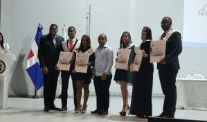 Hospital Gautier gradúa 69 médicos especialistas  