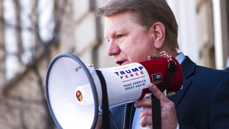 Fiscal general de Texas asegura aborto ya es ilegal y declara día de fiesta