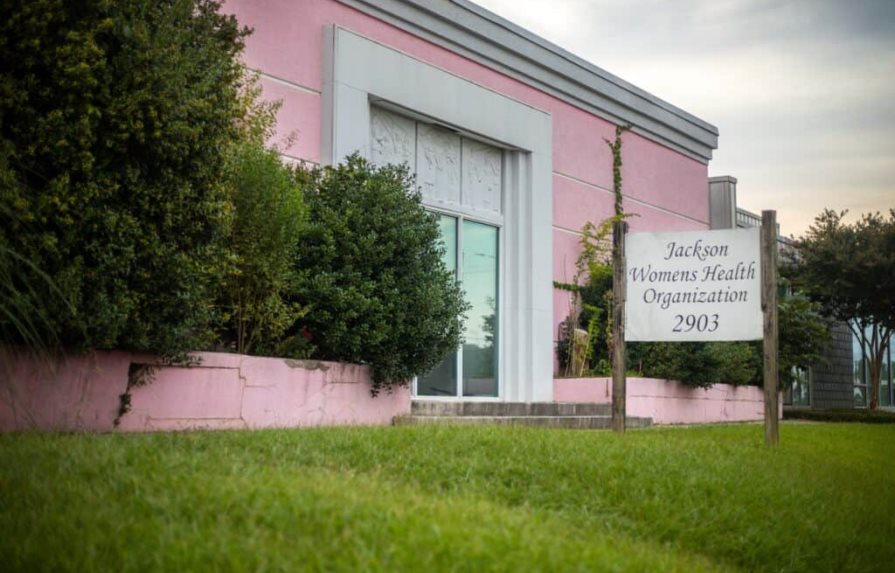 La clínica de Misisipi, en el centro de fallo del aborto, abierta hasta julio