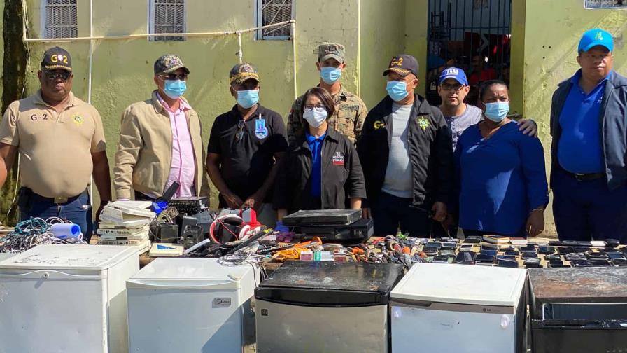 Aires acondicionados, celulares y hasta neveras, entre objetos ocupados en cárcel Santiago Rodríguez