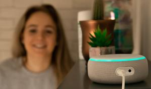 Amazon trabaja en tecnología para Alexa que recupera voz de personas fallecidas