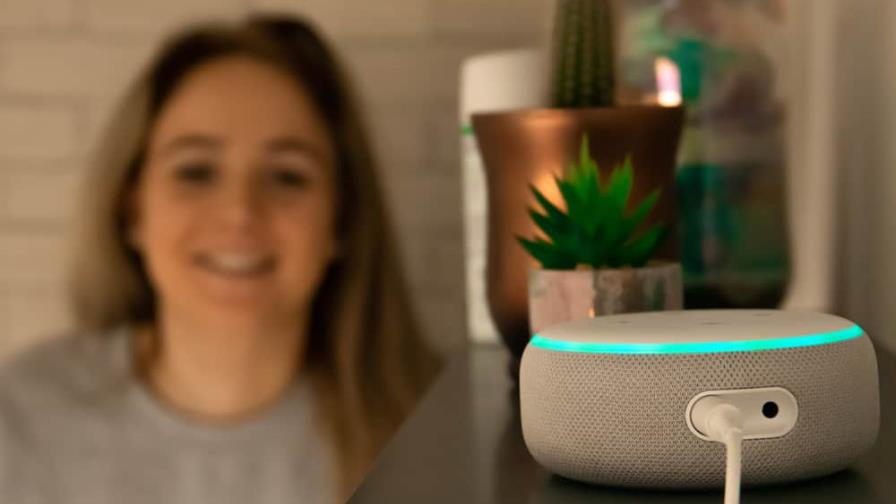 Amazon trabaja en tecnología para Alexa que recupera voz de personas fallecidas