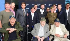 Chris Pratt conoce a veteranos de la Segunda Guerra Mundial en estreno de serie
