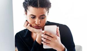 Doomscrolling: qué es y cómo daña tu salud