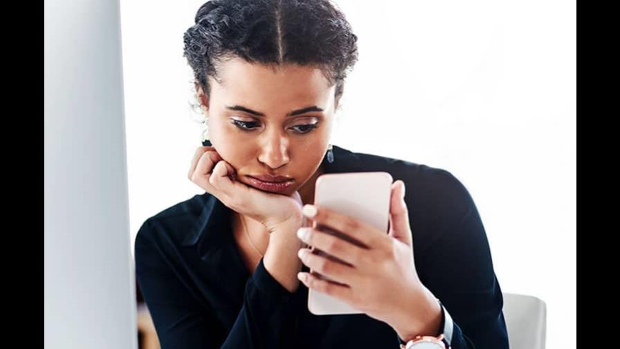 Doomscrolling: qué es y cómo daña tu salud Doomscrolling: qué es y cómo daña tu salud