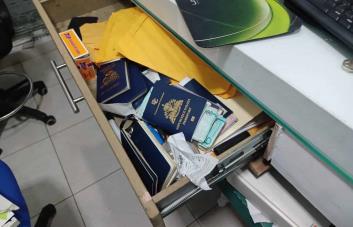 Migración: cónsul haitiano exigió que se le entregara hombre detenido por tráfico de pasaportes en Santiago Migración: cónsul haitiano exigió que se le entregara hombre detenido por tráfico de pasaportes en Santiago