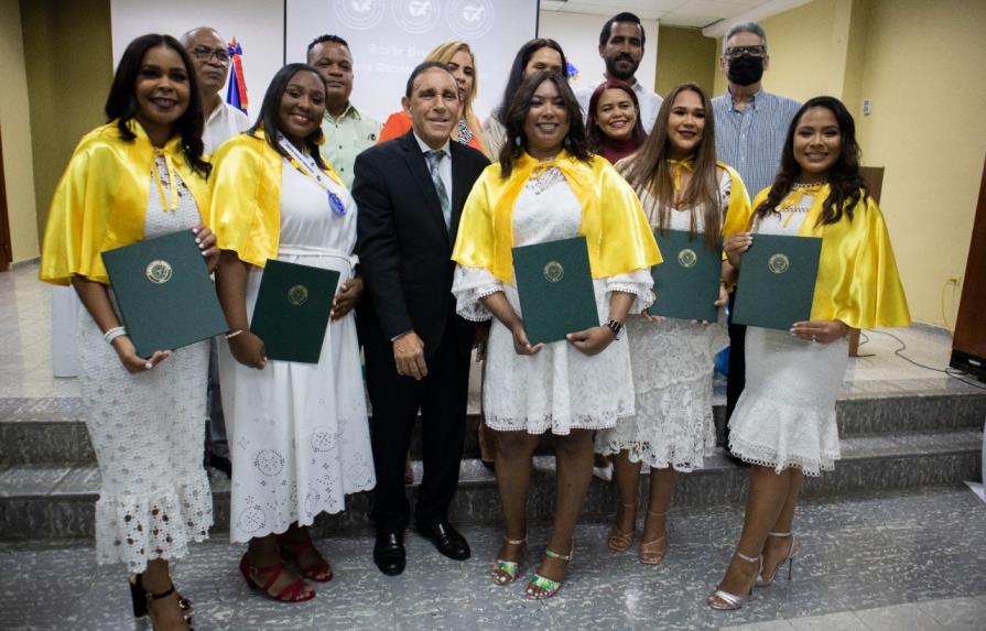 Clínica Cruz Jiminián realiza primera graduación interna de Medicina Familiar y Comunitaria