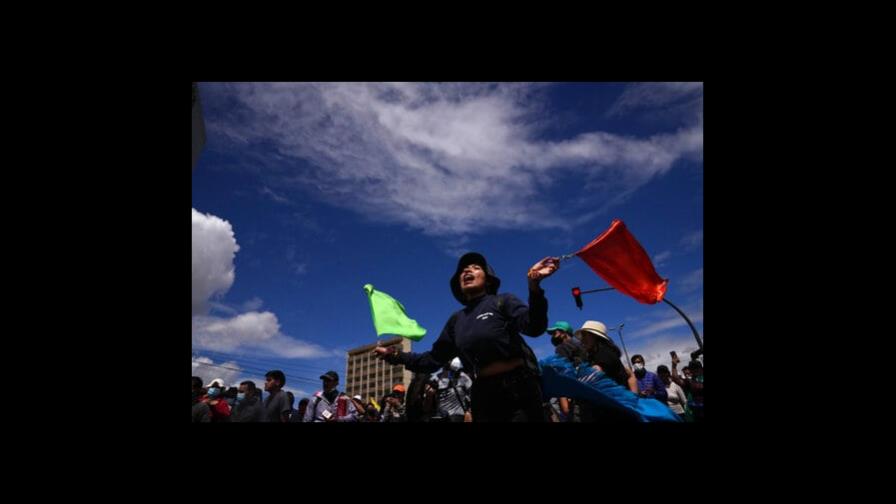 Asamblea detiene sesión de destitución del presidente de Ecuador