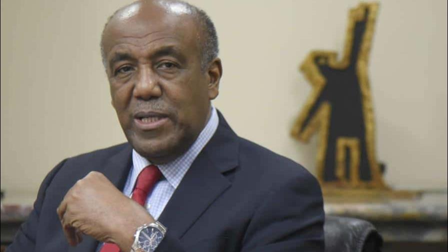 Senador emplaza al ministro de Energía por negar información sobre empresas mineras