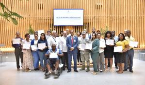 Hacienda dona equipos decomisados a bancas que operaban de manera ilegal