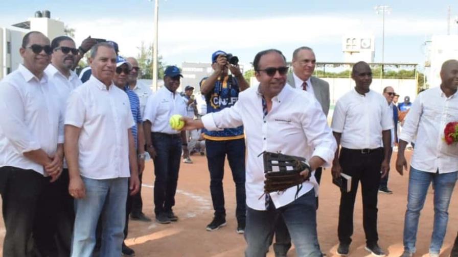 Aduanas y Seproi ganan doble jornada en apertura torneo gubernamental de softbol