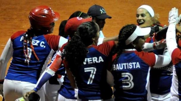 Con un juego sin hit debutó softbol femenino dominicano en Bolivarianos