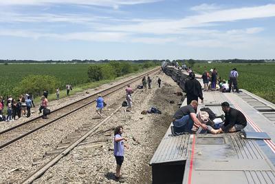 Al menos tres muertos por el descarrilamiento de un tren en EE.UU.
