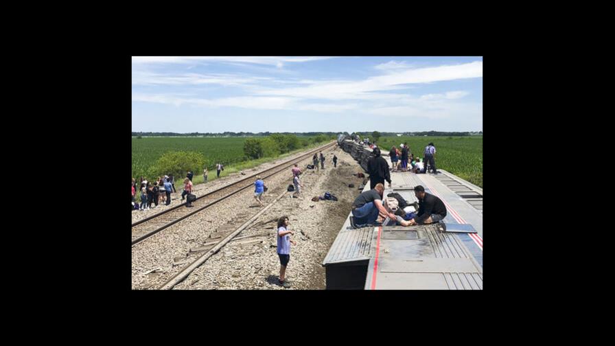Tren se descarrila en Missouri tras chocar con camión Tren se descarrila en Missouri tras chocar con camión