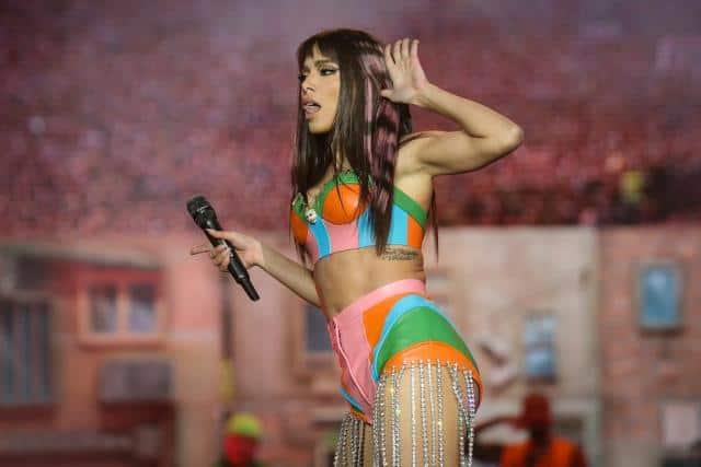 Anitta exhibe bandera de España en concierto y desata controversia en Lisboa