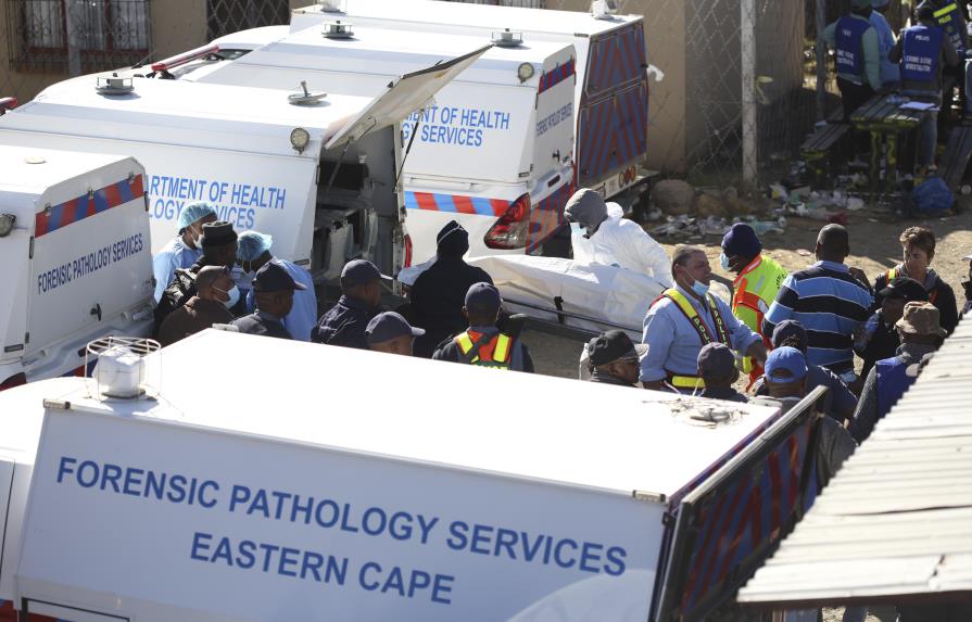 Al menos 21 muertos en un club por causa desconocida en Sudáfrica