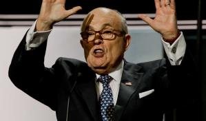 Agreden al exalcalde de Nueva York Rudy Giuliani durante acto de campaña