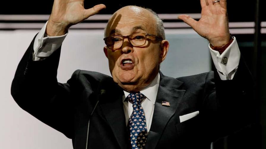 Agreden al exalcalde de Nueva York Rudy Giuliani durante acto de campaña