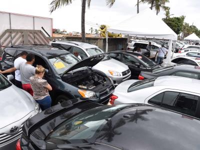 Casi la mitad de los vehículos importados a RD fueron yipetas
