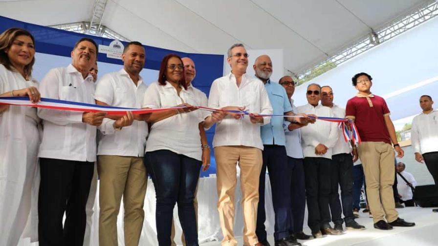 Abinader concluye jornada con inversiones millonarias en Puerto Plata y Samaná