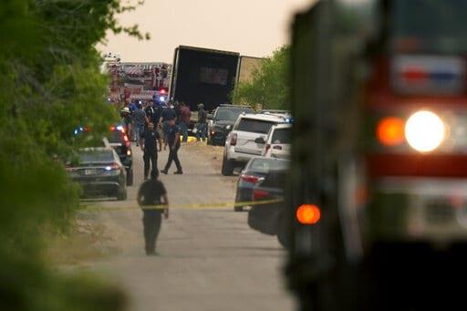 Suben a 50 los migrantes muertos en un camión abandonado en Texas