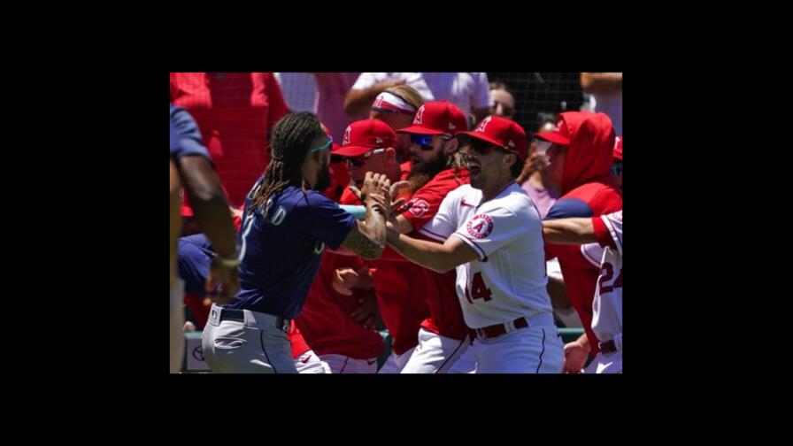 Julio Rodríguez entre suspendidos de Marineros por bronca ante Angelinos