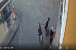 Video | Ladrones asaltan a mujer frente a dos niños en Gualey